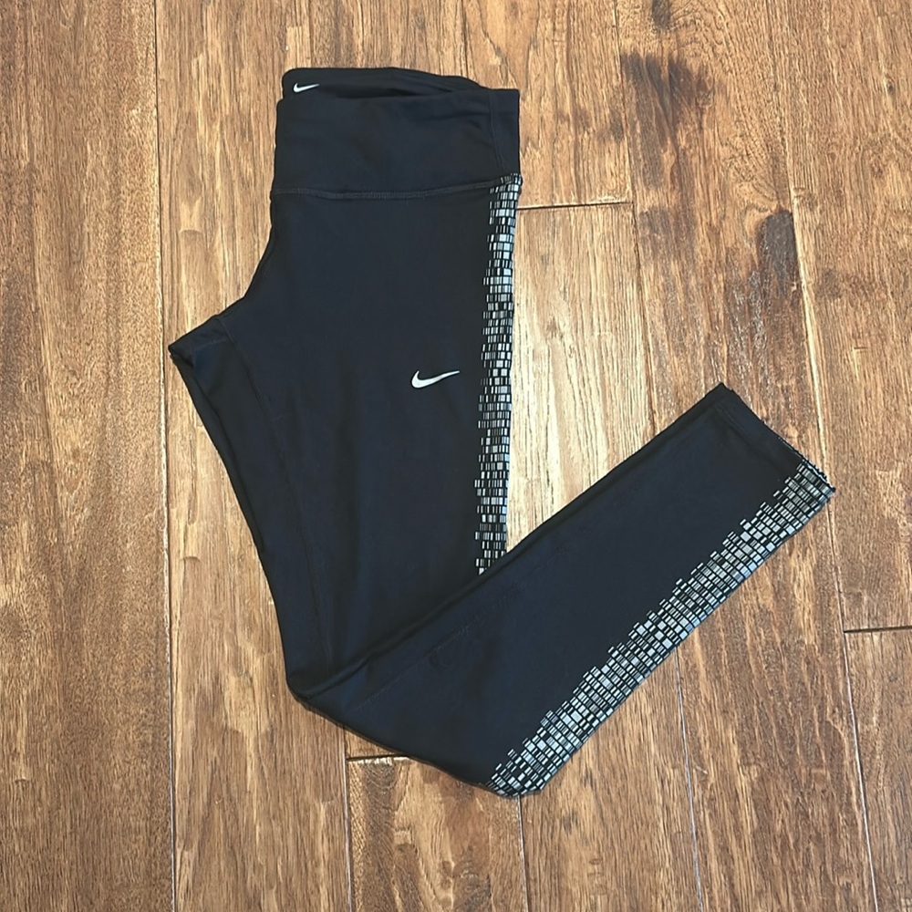 NIKE LEGGINGS WITH DESIGN
